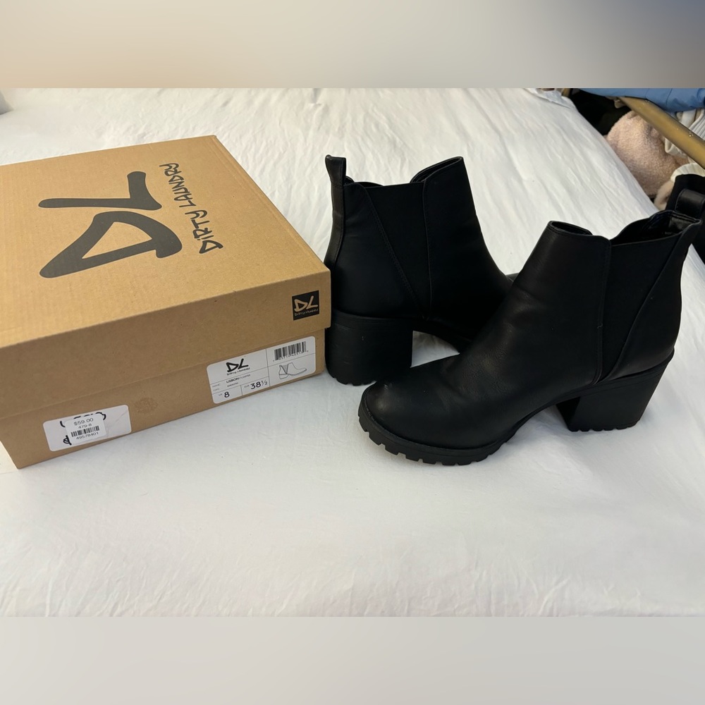Black bootie, great condition!